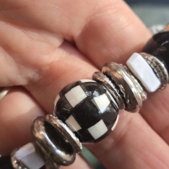 Black & White Bead Necklace Checks Silver Tone 17 - 20" - Picture 9 of 12